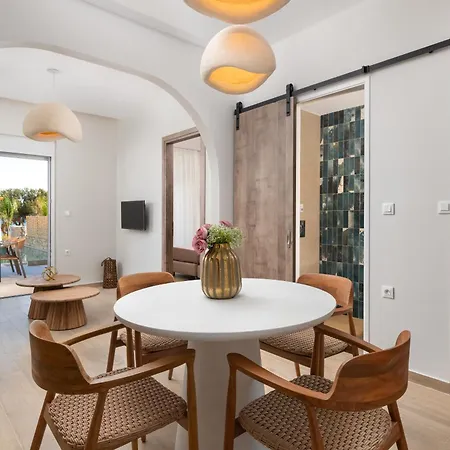 Kivotos Black Horse Villa