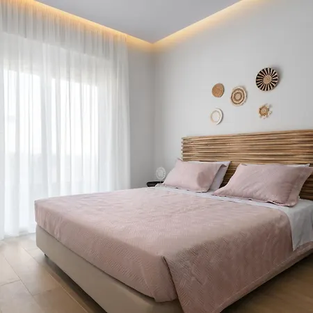 Kivotos Black Horse Pefki