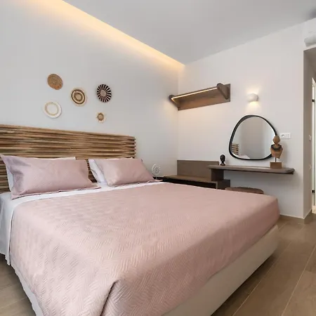 Kivotos Black Horse * Pefki (Rhodes)